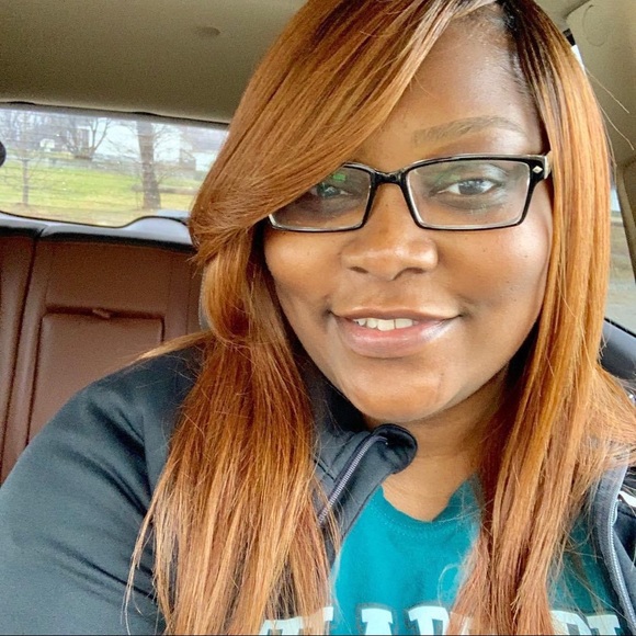 Meet your Posher, Danielle - Picture 2 of 2